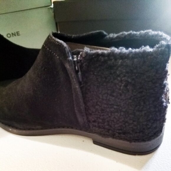 NIB ~ Toms "Deia" Black Suede + Faux Shearling Ankle Boots ~ Girls Youth Sizes - Picture 6 of 16
